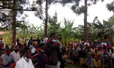 Gisagara : Abaturage  barinubira  serivisi  mbi bahabwa ku kigo nderabuzima  cya Kansi