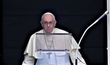 Papa Francis yashyize abagore batatu mu kanama gatora abasenyeri