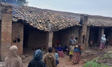 Huye –Tumba : Abasigajwe inyuma n’amateka baratabaza , inzu zigiye kubagwaho